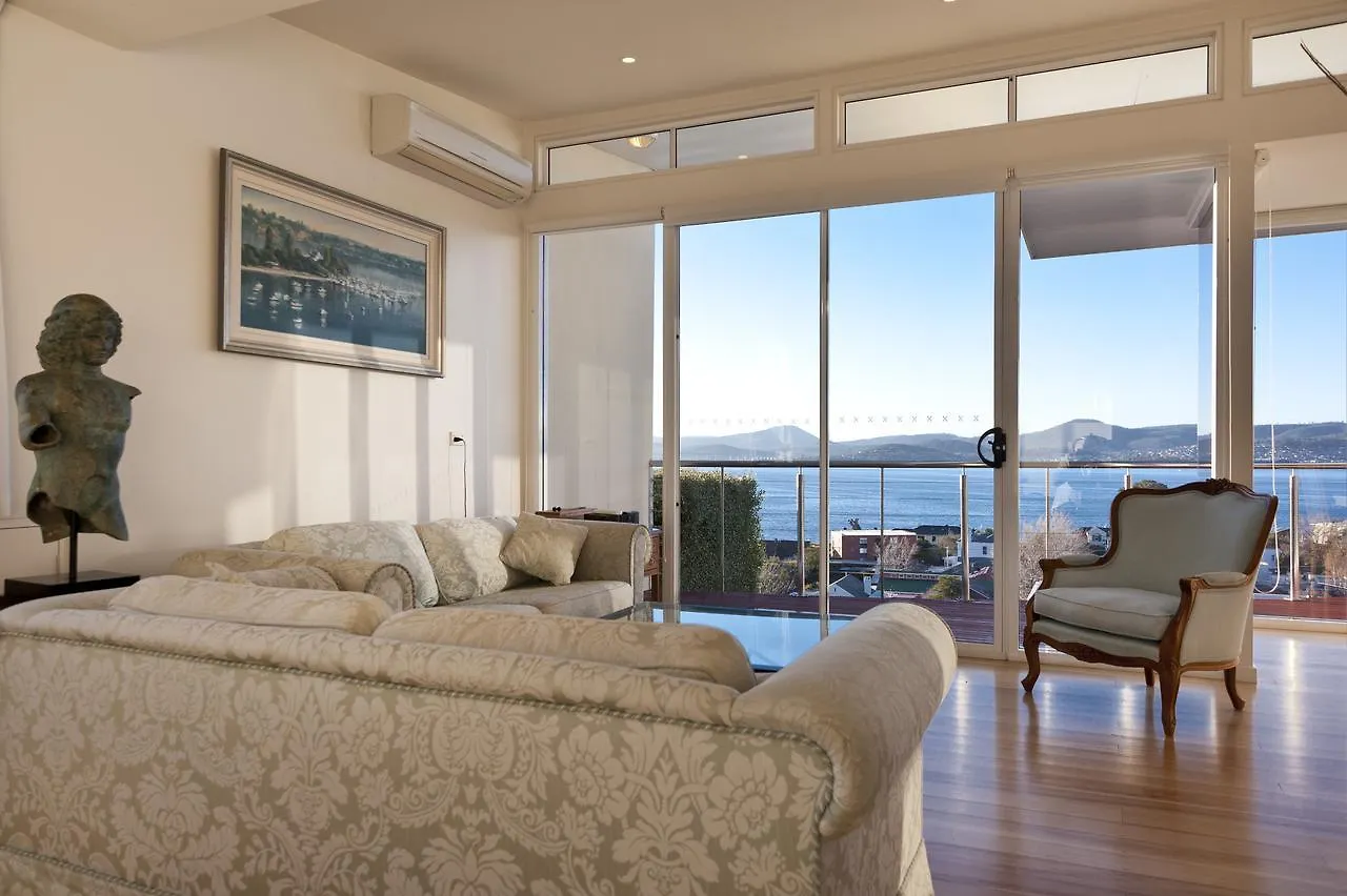 567 Sandy Bay Хобарт